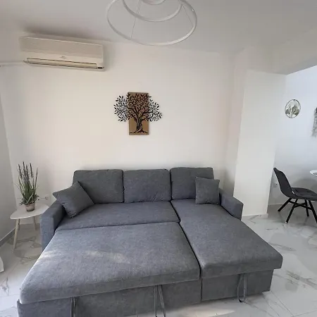 Ellenas Sea Side Luxury Seafront Apartament *