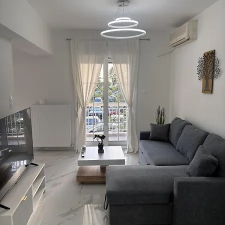 Ellenas Sea Side Luxury Seafront Apartament *